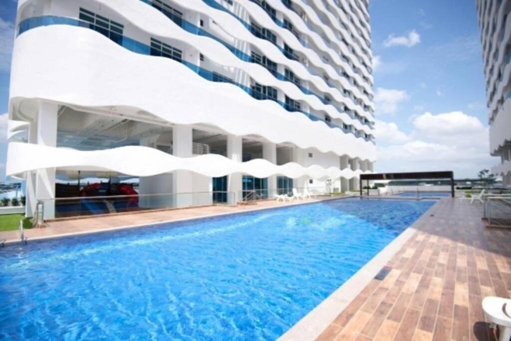 Апартаменти The Wave - Kota Laksamana -- Pool View -- 6 Pax Malacca Екстер'єр фото