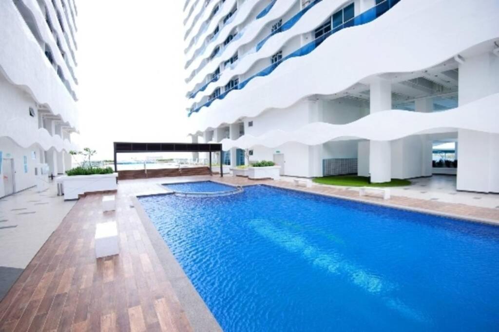 Апартаменти The Wave - Kota Laksamana -- Pool View -- 6 Pax Malacca Екстер'єр фото